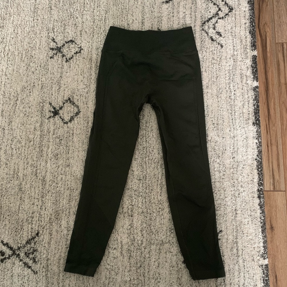 Unique Olive lululemon leggings size 6